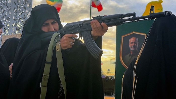 Obwohl sie systematisch unterdrückt werden, melden sich viele Iranerinnen freiwillig, um für ihr ...