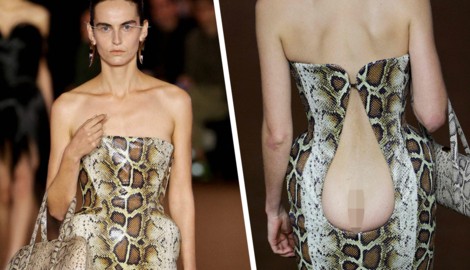 Bei Muglers Frühjahr/Sommer-Show 2027 hieß es: Vorne Business, hinten Party! Das Python-Kleid ...