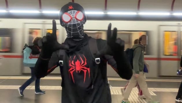 Mit seinen Videos erreicht der tanzende Superheld weltweit Menschen: Schon 8,9 Millionen Likes ...