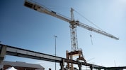 Der Kran der Werft Korneuburg erinnert an die Zeit, als hier noch Schiffe gebaut worden sind.