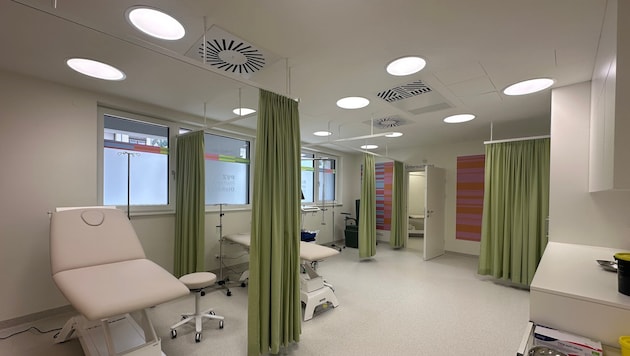 Ein großer Empfangsbereich, mehrere Behandlungsräume, Therapiezimmer und Infusionsstationen ...