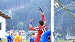 Der Rieder Goalie Gerhard Hainz hatte bei den zwei Traumtoren keine Chance.