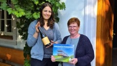 Am 16. Oktober um 18 Uhr präsentiert Ferchländer (re.) ihr Buch am Weingut Frank – im Bild mit  ...