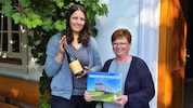 Am 16. Oktober um 18 Uhr präsentiert Ferchländer (re.) ihr Buch am Weingut Frank – im Bild mit  ...