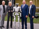 Treiben den Einsatz von humanoiden Robotern voran: Joanneum Research-Chef Heinz Mayer, ...