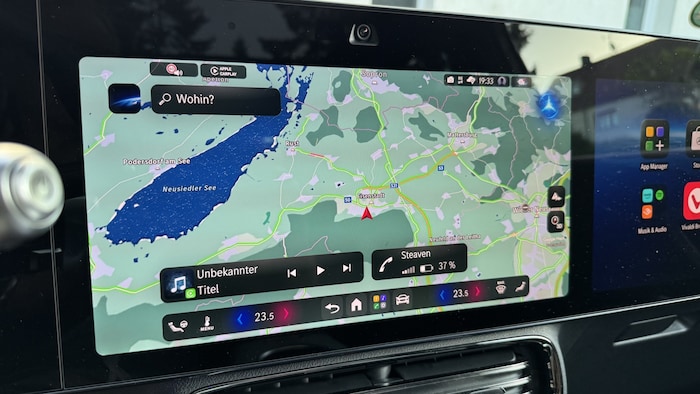 Die Kommunikation zwischen dem Mercedes-System MBUX und Apple CarPlay lässt bisweilen zu ...