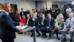 Bilder sagen mehr als 1000 Worte: ratlose Gesichter nach dem SPÖ-Krisengipfel.