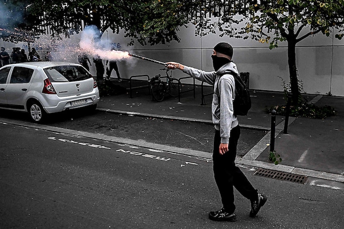 Bei Zusammenstößen mit den Sicherheitskräften wurden bereits Dutzende Menschen verletzt.