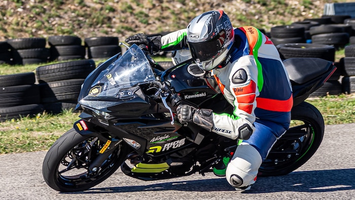 Die Kawasaki Ninja 500 ist ein ideales Bike, um das Fahren auf der Rennstrecke zu trainieren – ...