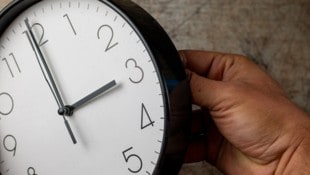 In der Nacht von Samstag, den 24. auf Sonntag, den 25. Oktober 2026 werden die Uhren um eine ...