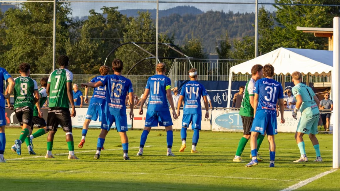 Piros lap egy néző miatt és helyi rangadó a Dornbirner SV meccsén