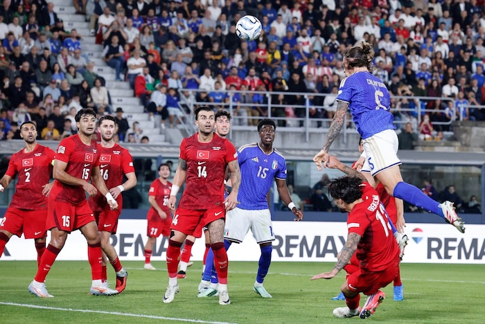 Riccardo Calafiori traf für Italien.