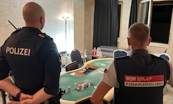 Polizei und Finanzpolizei haben ein illegales Pokerspiel in Wien ausgehoben.