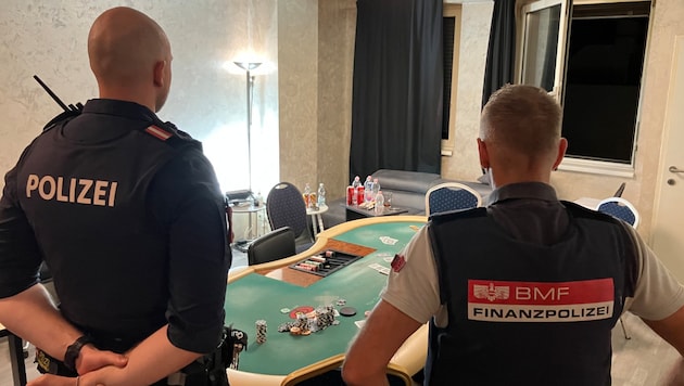 Polizei und Finanzpolizei haben ein illegales Pokerspiel in Wien ausgehoben.