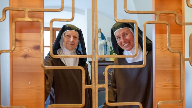 Abgeschieden leben die Schwestern im Schloss Himmelau.