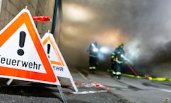 Dichter Rauch vernebelte den Einsatzkräften die Sicht.