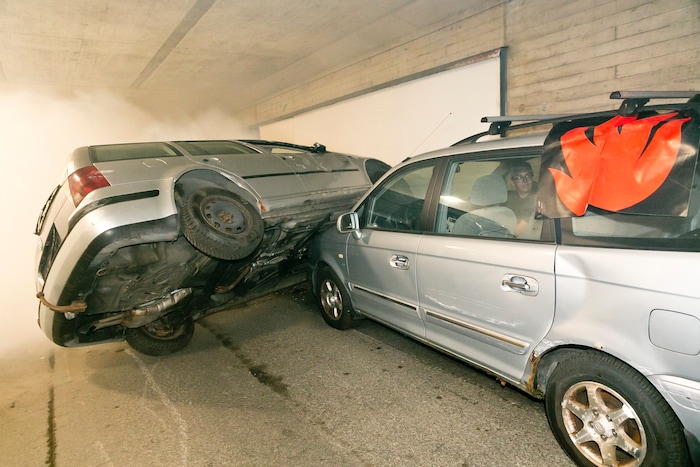 Das Szenario: Zwei Pkw waren im Tunnel kollidiert und ineinander verkeilt.