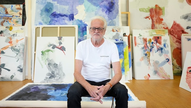Arbeitsatmosphäre: Die „Krone“ besuchte Wolfgang Stifter im Atelier in Ottensheim