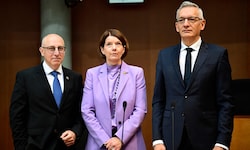 Sinan Selen vom Verfassungsschutz, Marina Rosenberg vom militärischen Abwehrdienst und Martin ...