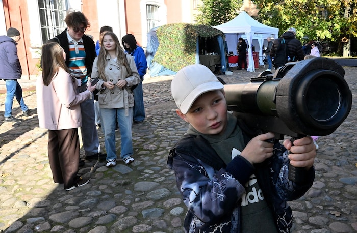 Russische Militarisierung beginnt im Kindesalter.