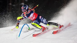 Mikaela Shiffrin tritt auf Slalomskiern kürzer.