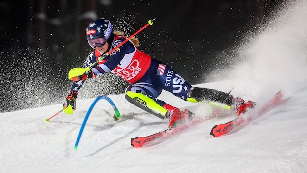 Mikaela Shiffrin tritt auf Slalomskiern kürzer.