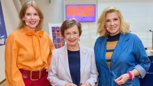 Schauspielerin Laura Hermann (li.) führte durch den Auftakt-Event mit Klimaschka und Schmidauer ...