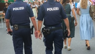 Bei einem Musikfest im Zillertal traf die Polizei nach der erlaubten Ausgehzeit auf zwei ...