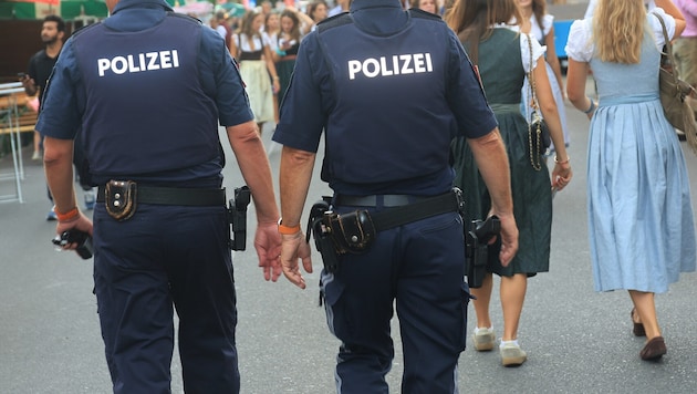 Bei einem Musikfest im Zillertal traf die Polizei nach der erlaubten Ausgehzeit auf zwei ...