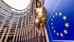 Die 2,5 Meter hohe Statue steht im ersten Stock des Churchill-Gebäudes im Bereich der gläsernen ...