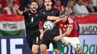 Otar Kiteishvili (mit der Nummer 8) musste bei Georgiens Länderspiel gegen Ungarn verletzt ...