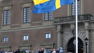 Am Dienstag hat die schwedische Polizei bei einem Einsatz am Schloss in Stockholm einen Mann ...