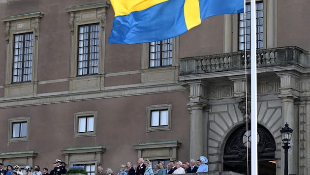Am Dienstag hat die schwedische Polizei bei einem Einsatz am Schloss in Stockholm einen Mann ...