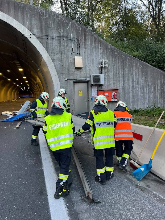 Die Einsatzkräfte der Feuerwehr verhinderten eine Gefährdung der Umwelt