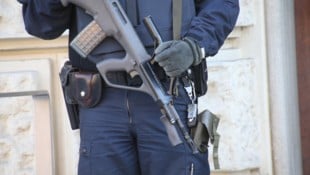 Schwerbewaffnete Polizisten stürmten Ende September das Grazer Szenelokal. 