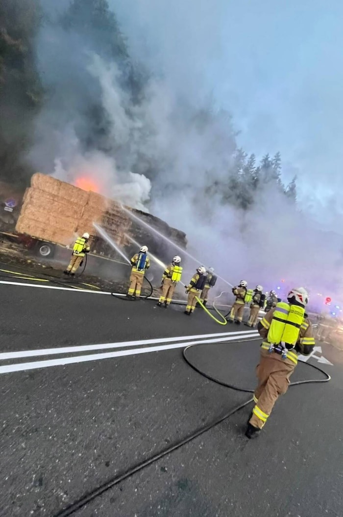 Das beladene Stroh fing Feuer.