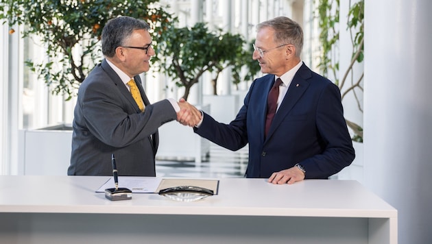 Landeshauptmann Thomas Stelzer (re.) schloss mit Staatsminister Florian Herrmann eine ...