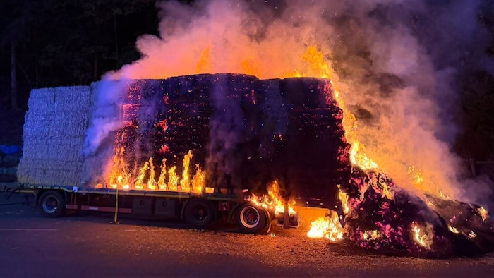 Der Anhänger brannte lichterloh...