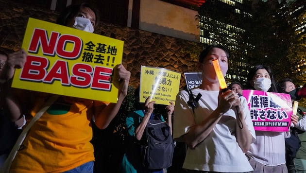 Rasch ist es zu Protesten gegen die in Japan stationierten Truppen gekommen – wie hier vor der ...