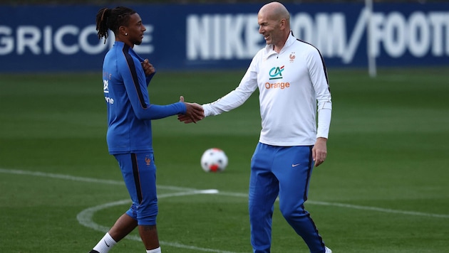Auch Frankreichs Teamchef Zinedine Zidane schwärmt von Michael Olise (li.).