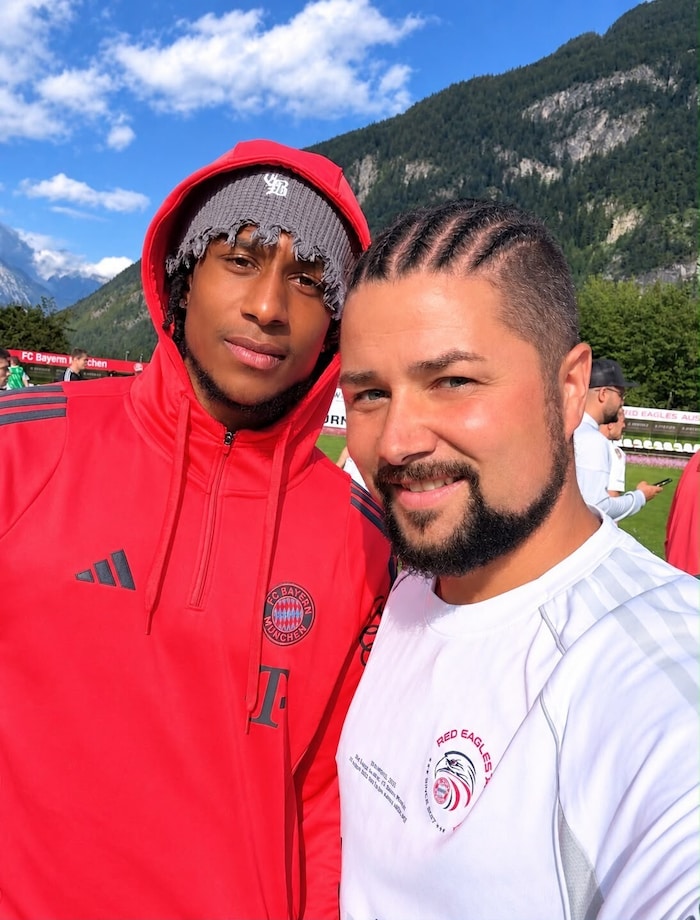 Robert Schweighofer von den Red Eagles Austria traf Michael Olise 2025 beim Traumspiel in Imst.