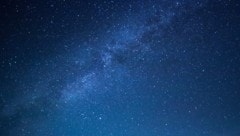 Ein internationales Forschungsteam hat bei jungen Sternen Formen des Alkohols Methanol entdeckt ...