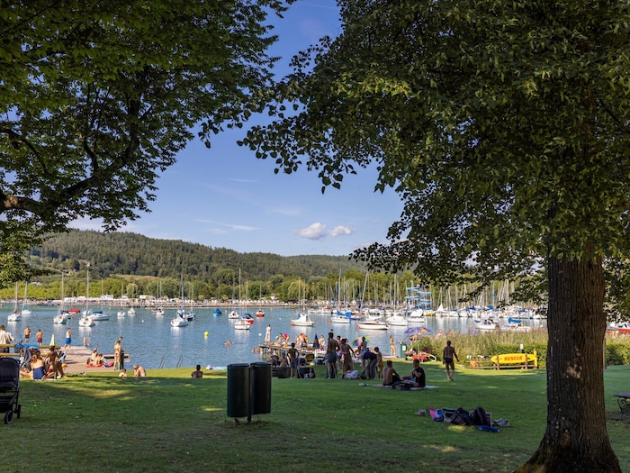 Ins Strandbad-Gelände passen bis zu 13.500 Badegäste.