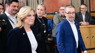 Beate Meinl-Reisinger (NEOS) und Herbert Kickl (FPÖ): Vielleicht bald in Koalition?