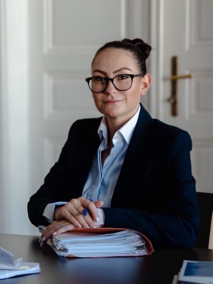Sophie Kosar berät ihre Klienten auch in zivilrechtlichen Angelegenheiten.