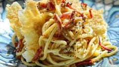 Spaghetti Carbonara - Pasta, Bauchspeck, Parmesan. Und dann wird es teuer ...
