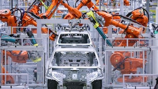 Der deutsche Autobauer Porsche setzt an sämtlichen Hebeln an, um Kosten zu sparen (Symbolbild).