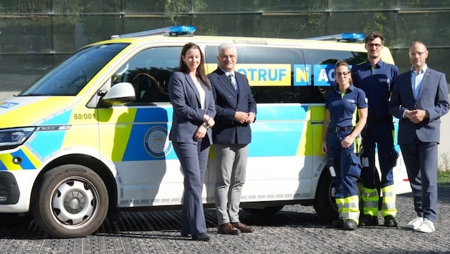 Leiterin Nicole Kodina, Antauer, Pflegedienstchefin Pechhacker, „ACN“-Sanitäter Simon ...
