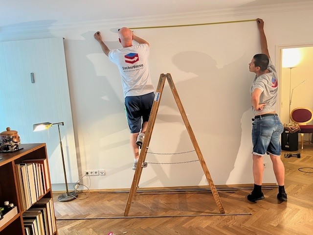 Nach dem Transport beginnt das Einrichten – Schritt für Schritt wird aus der neuen Wohnung ein ...