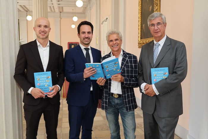 Leserunde: Josef Meichenitsch, Bildungsminister Christoph Wiederkehr, Autor Thomas Brezina und ...